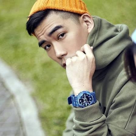 Digi Bear 模特佩戴藍色 Casio G-Shock GA-110TX-2ADR 樹脂運動手錶