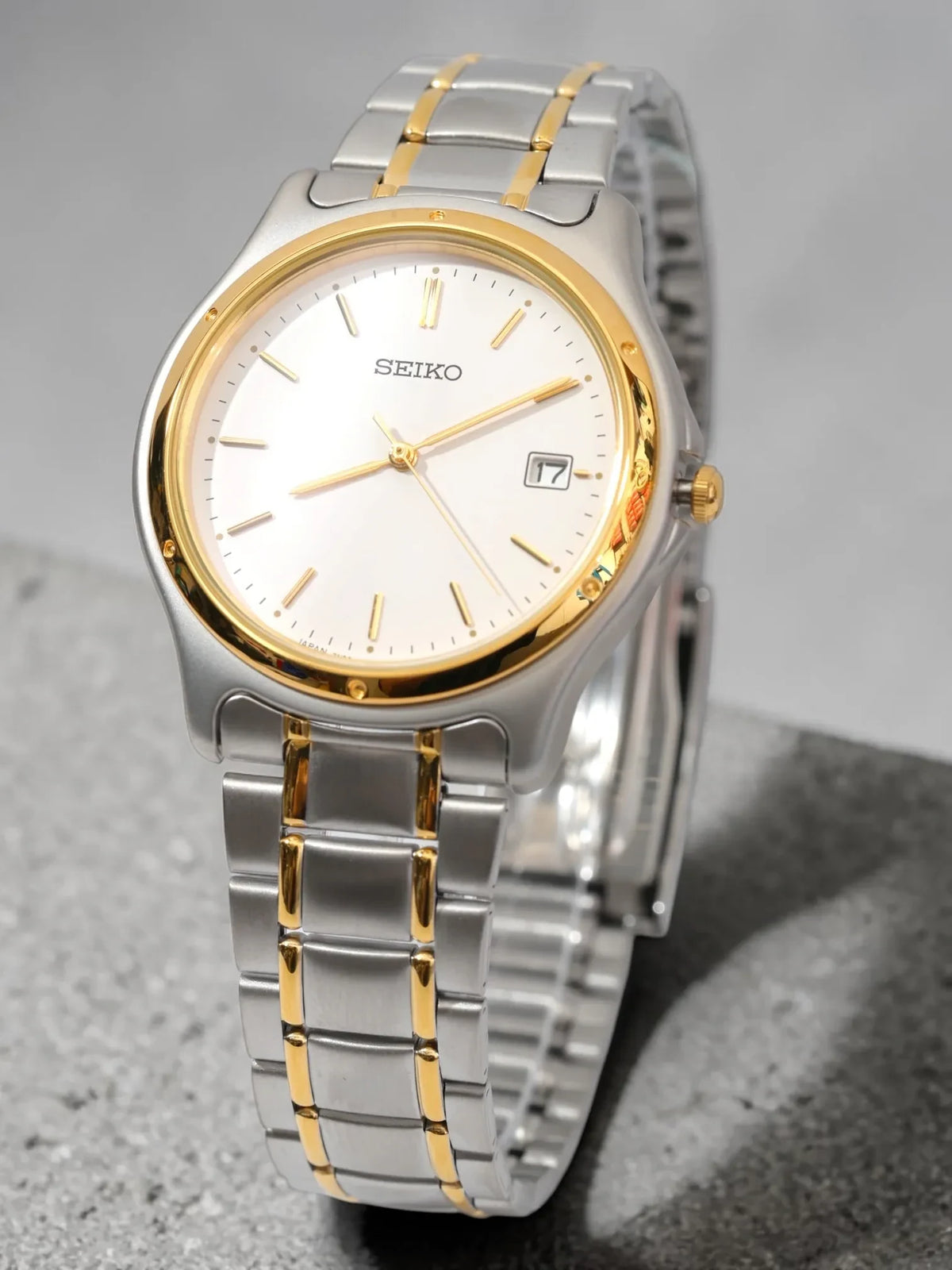 Digi Bear Seiko SCXA026 classic watch with a two-tone silver and gold stainless steel band and white dial